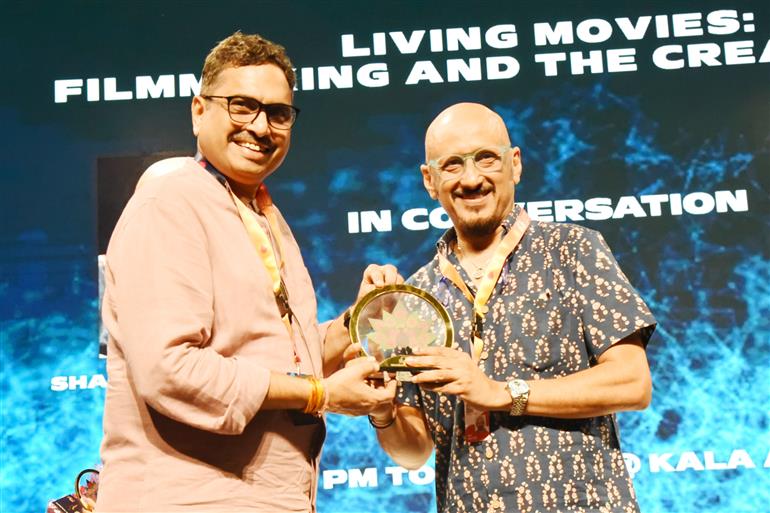 The Secretary, Shri Sanjay Jaju, Ministry of Information & Broadcasting felicitates Shri Shantanu Moitra at 55th IFFI, in Goa on November 22, 2024.