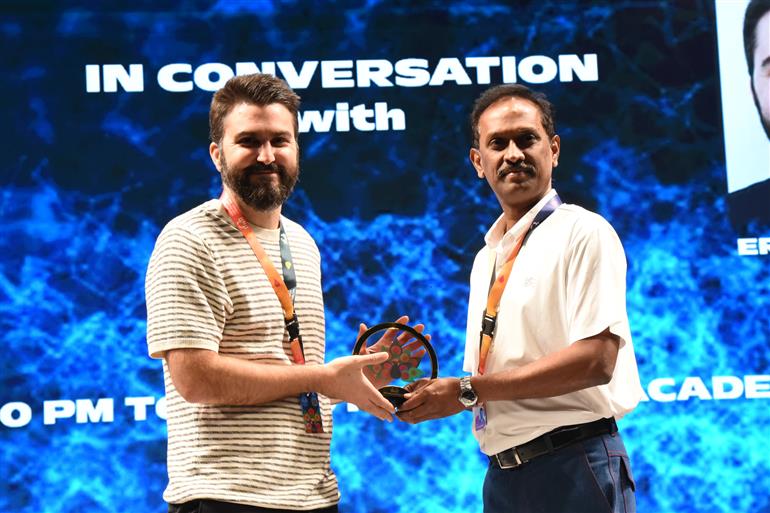 Shri D Ramakrishnan, GM (P&A), NFDC felicitates Eric Hoehn at 55th IFFI, in Goa on November 22, 2024.