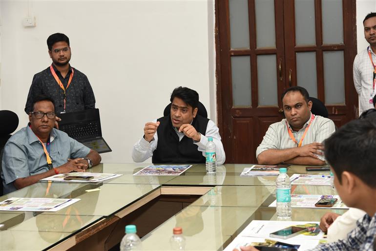 Shri. Prithul Kumar, Managing Director – NFDC, Joint Secretary (Broadcasting-II), Ministry of Information and Broadcasting interacts with Media Delegation on Various Aspects of Film Bazaar at 55th IFFI, in Goa on November 23, 2024.