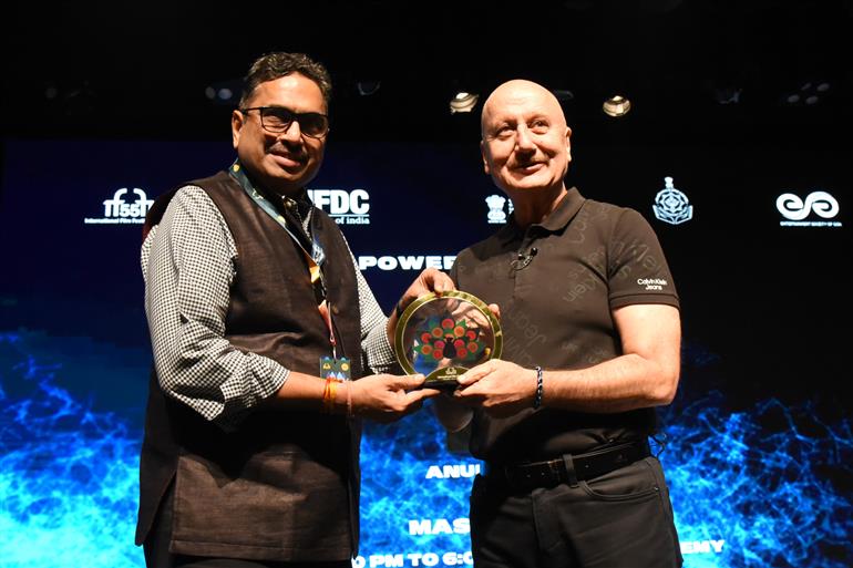 The Secretary, Shri Sanjay Jaju, Ministry of Information & Broadcasting felicitates Shri Anupam Kher at 55th IFFI, in Goa on November 23, 2024.