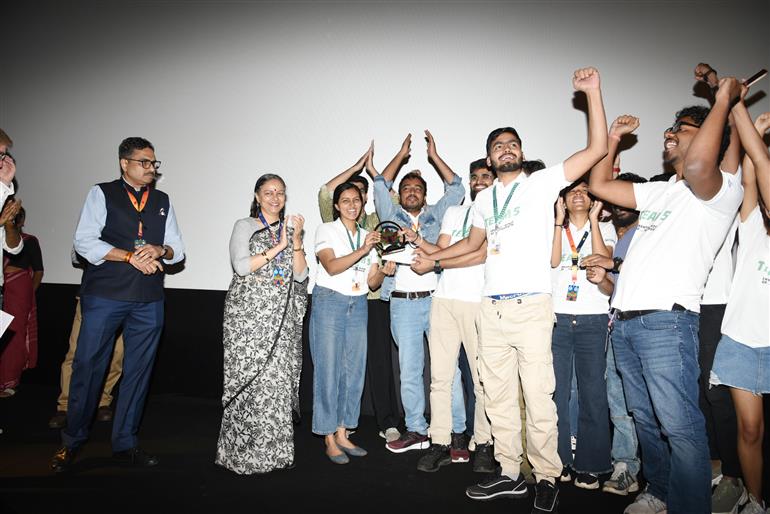 Shri Sanjay jaju, Secretary, Ministry of Information and Broadcasting and Smt. Neerja Sekhar, Special Secretary, Ministry of Information and Broadcasting with the winners of 48 hours film making challenge - CMOT at 55th IFFI, in Goa on November 24, 2024.