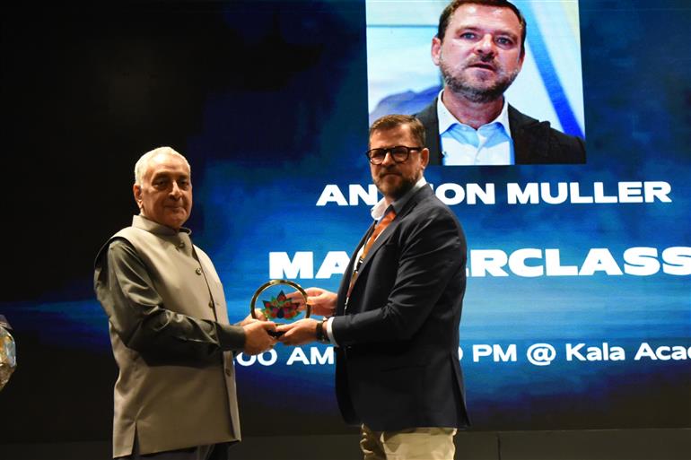 Anthon Muller being felicitated during the Masterclass on ‘Laser for Post-Production and Evolution to HDR’ at the 55th IFFI, in Goa on November 24, 2024.