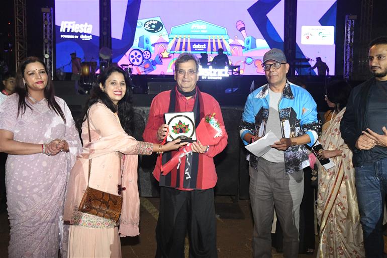 Smt Vrunda Manohar Desai, Joint Secretary, Ministry of Information & Broadcasting felicitated veteran Filmmaker Shri Subhash Ghai at 55th IFFI, in Goa on November 25, 2024. 