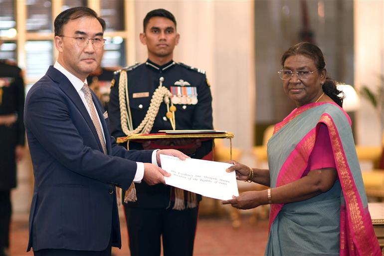 The President of India, Smt Droupadi Murmu accepted credential from Mr Lee Seong Ho, Ambassador of the Republic of Korea at a ceremony, in Rashtrapati Bhavan, New Delhi on November 25, 2024.
