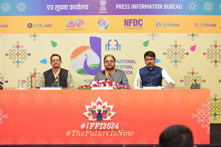 Shri Satish Pande (Director) and Shri Anuj Dayal (Producer) from the movie ‘Pillars of Progress: The Epic Story of Delhi Metro’ during Press Conference at 55th IFFI, in Goa on November 26, 2024.