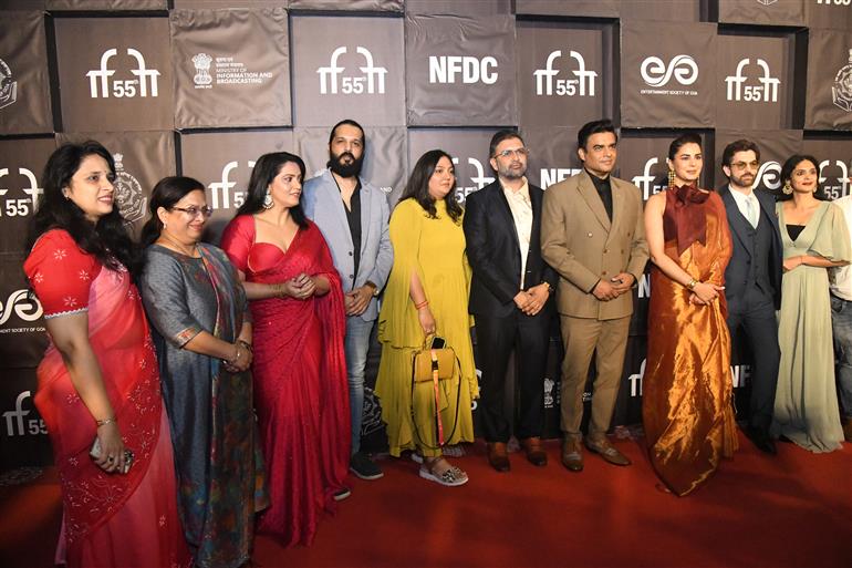 R. Madhavan (Actor), Sharad Patel (Producer), Shreyanshi Patel (Producer), Jividha Sharma (Producer), Neil Nitin Mukesh (Actor), Kirti Kulhari (Actor) from the movie ‘Hisaab Barabar’ walked the Red Carpet at 55th IFFI, in Goa on November 26, 2024.      