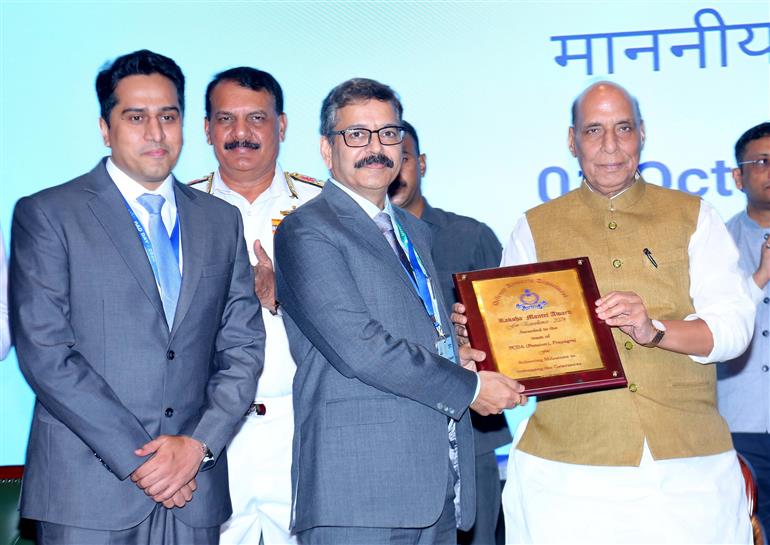 केंद्रीय रक्षा मंत्री श्री राजनाथ सिंह ने 01 अक्टूबर, 2024 को नई दिल्ली के भारत मंडपम में रक्षा लेखा विभाग (डीएडी) के 277वें वार्षिक दिवस समारोह में शिरकत की।