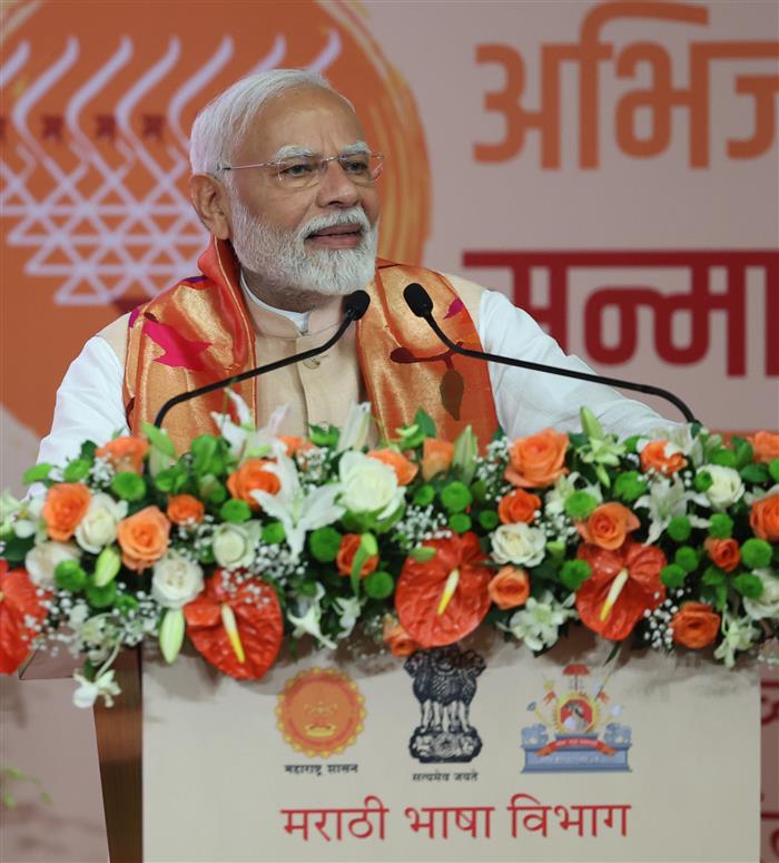 PM addressing the gathering at Abhijat Marathi language program in Mumbai, Maharashtra on October 05, 2024.