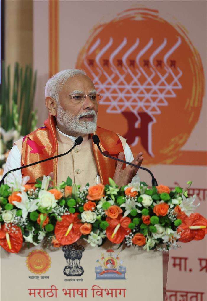 PM addressing the gathering at Abhijat Marathi language program in Mumbai, Maharashtra on October 05, 2024.