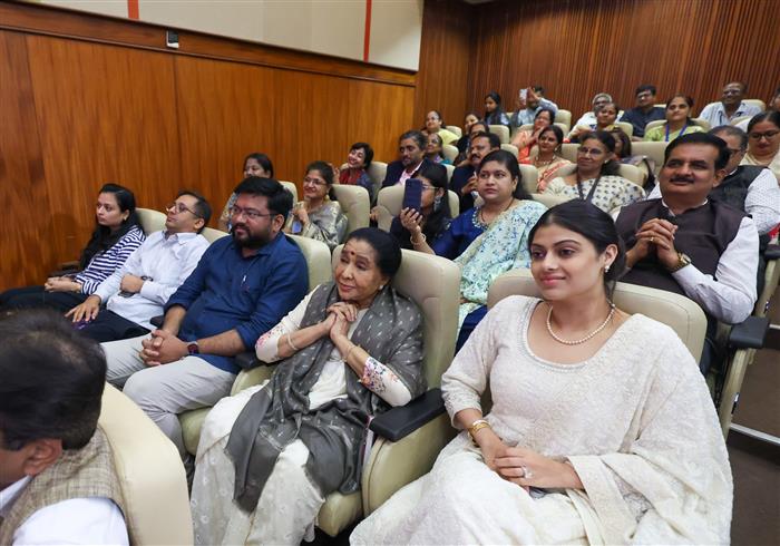 Gathering at Abhijat Marathi language program in Mumbai, Maharashtra on October 05, 2024. PM addressing on the occasion.