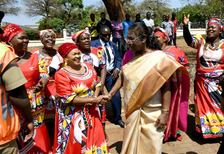 The President, Smt. Droupadi Murmu visits Kamuzu Mausoleum, in Malawi on October 18, 2024.