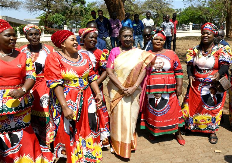 The President, Smt. Droupadi Murmu visits Kamuzu Mausoleum, in Malawi on October 18, 2024.