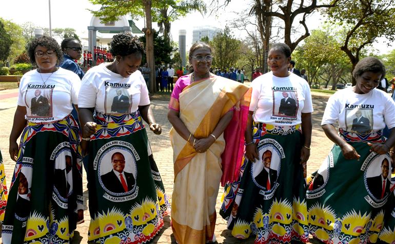 The President, Smt. Droupadi Murmu visits Kamuzu Mausoleum, in Malawi on October 18, 2024.