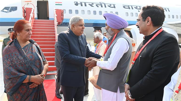 The Vice President of India, Shri Jagdeep Dhankhar and Dr Sudesh Dhankhar being welcomed by Shri Gulab Chand Kataria, Governor of Punjab, Shri Bandaru Dattatreya, Governor of Haryana, Shri Nayab Singh Saini, Chief Minister of Haryana, Shri Harpal Singh Cheema, Minister, Govt. of Punjab along with other dignitaries on their arrival, in Chandigarh on October 18, 2024.