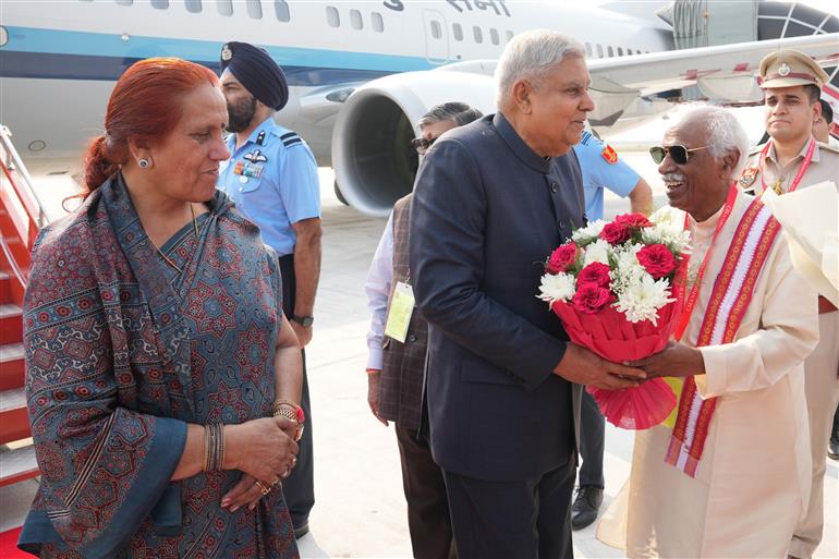 The Vice President of India, Shri Jagdeep Dhankhar and Dr Sudesh Dhankhar being welcomed by Shri Gulab Chand Kataria, Governor of Punjab, Shri Bandaru Dattatreya, Governor of Haryana, Shri Nayab Singh Saini, Chief Minister of Haryana, Shri Harpal Singh Cheema, Minister, Govt. of Punjab along with other dignitaries on their arrival, in Chandigarh on October 18, 2024.