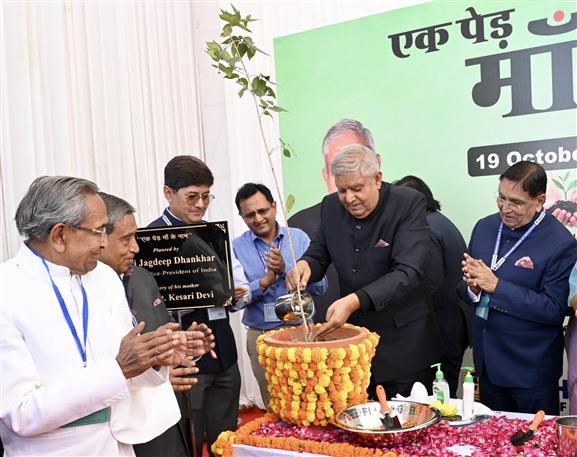 The Vice President of India, Shri Jagdeep Dhankhar and Dr. Sudesh Dhankhar planting saplings at the premises of Sobhasaria Group of Institutions at Sikar, in Rajasthan on October 19, 2024.