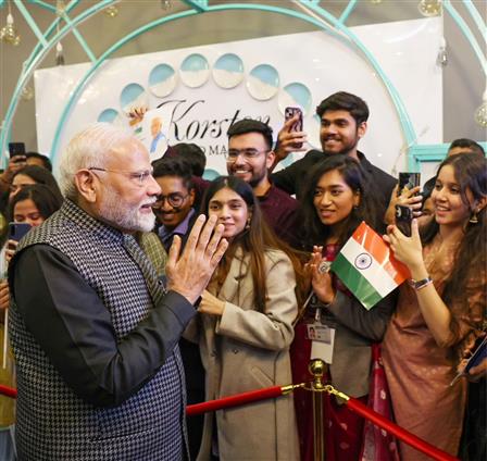 प्रधानमंत्री श्री नरेन्द्र मोदी का 22 अक्टूबर, 2024 को रूस के कज़ान में भारतीय समुदाय ने उत्साहपूर्वक स्वागत किया।:Prime Minister