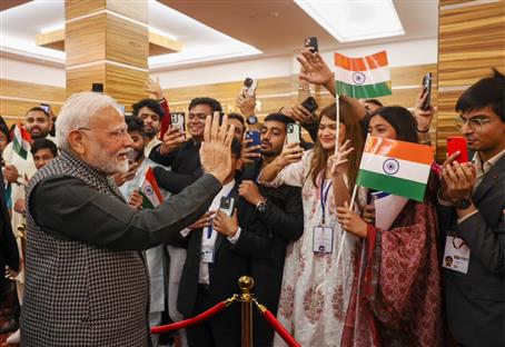 प्रधानमंत्री श्री नरेन्द्र मोदी का 22 अक्टूबर, 2024 को रूस के कज़ान में भारतीय समुदाय ने उत्साहपूर्वक स्वागत किया।:Prime Minister