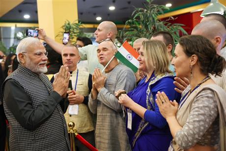 प्रधानमंत्री श्री नरेन्द्र मोदी का 22 अक्टूबर, 2024 को रूस के कज़ान में भारतीय समुदाय ने उत्साहपूर्वक स्वागत किया।:Prime Minister