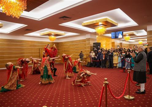 प्रधानमंत्री श्री नरेन्द्र मोदी का 22 अक्टूबर, 2024 को रूस के कज़ान में भारतीय समुदाय ने उत्साहपूर्वक स्वागत किया।
:Prime Minister