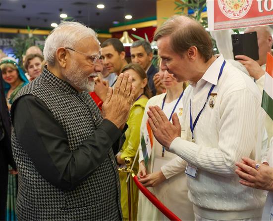 प्रधानमंत्री श्री नरेन्द्र मोदी का 22 अक्टूबर, 2024 को रूस के कज़ान में भारतीय समुदाय ने उत्साहपूर्वक स्वागत किया।
:Prime Minister