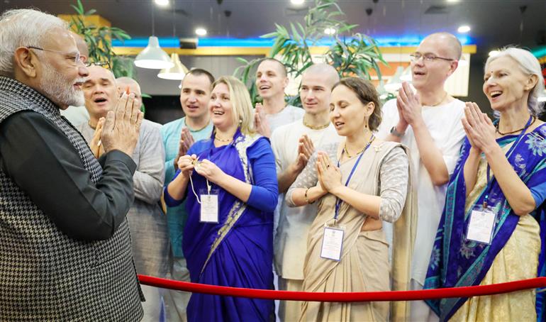 प्रधानमंत्री श्री नरेन्द्र मोदी का 22 अक्टूबर, 2024 को रूस के कज़ान में भारतीय समुदाय ने उत्साहपूर्वक स्वागत किया।:Prime Minister