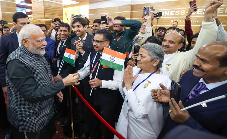 प्रधानमंत्री श्री नरेन्द्र मोदी का 22 अक्टूबर, 2024 को रूस के कज़ान में भारतीय समुदाय ने उत्साहपूर्वक स्वागत किया।
:Prime Minister