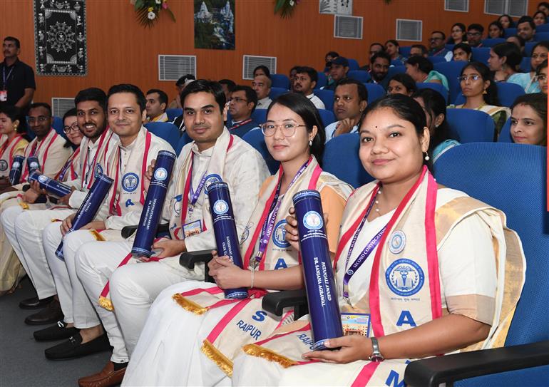 Gathering at the 2nd convocation of All India Institute of Medical Sciences (AIIMS) Raipur, in Chhattisgarh on October 25, 2024. The President of India, Smt. Droupadi Murmu grace the event.