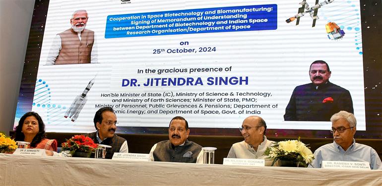 The Minister of State for Science & Technology (Independent Charge), Earth Sciences (Independent Charge), Prime Minister’s Office, Personnel, Public Grievances & Pensions, Atomic Energy and Space, Dr. Jitendra Singh at the signing of MoU between Department of Biotechnology and Indian Space Research Organisation/Department of Space, in New Delhi on October 25, 2024.