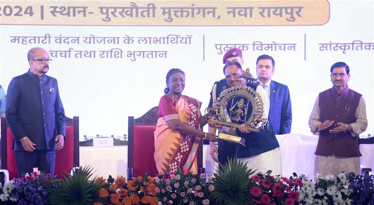 The President of India, Smt Droupadi Murmu attends the tribal society programme at Purkhauti Muktangan, Naya Raipur, in Chhattisgarh on October 25, 2024.