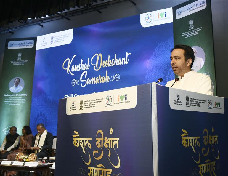 The Minister of State (Independent Charge) for Skill Development and Entrepreneurship & Education, Shri Jayant Chaudhary addressing the Kaushal Deekshant Samaroh (Skill Convocation Ceremony) at Kaushal Bhawan, in New Delhi on October 26, 2024.