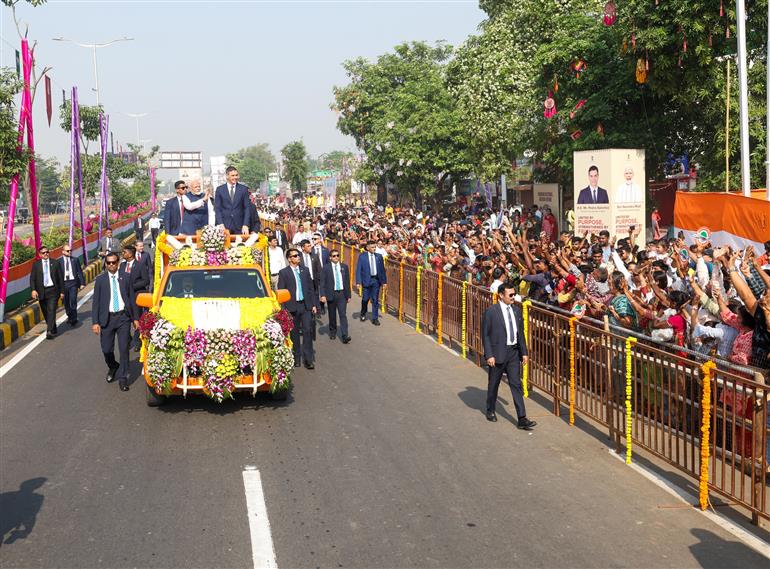 PM along with the Prime Minister of Spain, Mr. Pedro Sanchez receive warm welcome by people during their roadshow at Vadodara, in Gujarat on October 28, 2024.