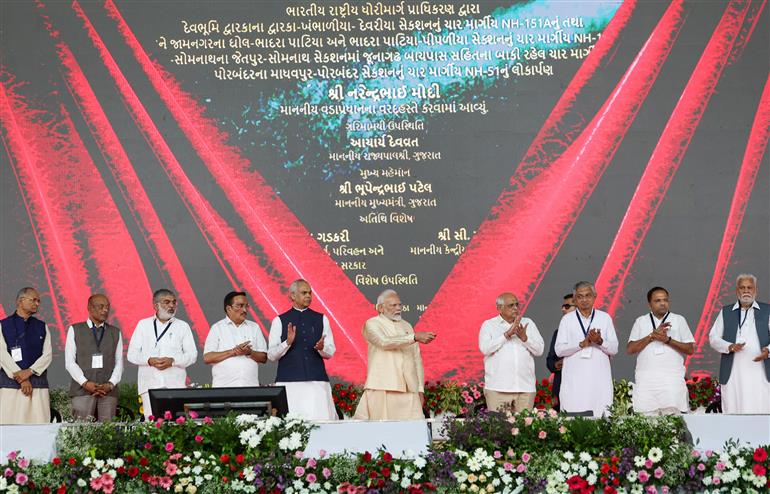 PM inaugurates and lays the foundation stone of various development projects at Amreli, in Gujarat on October 28, 2024.