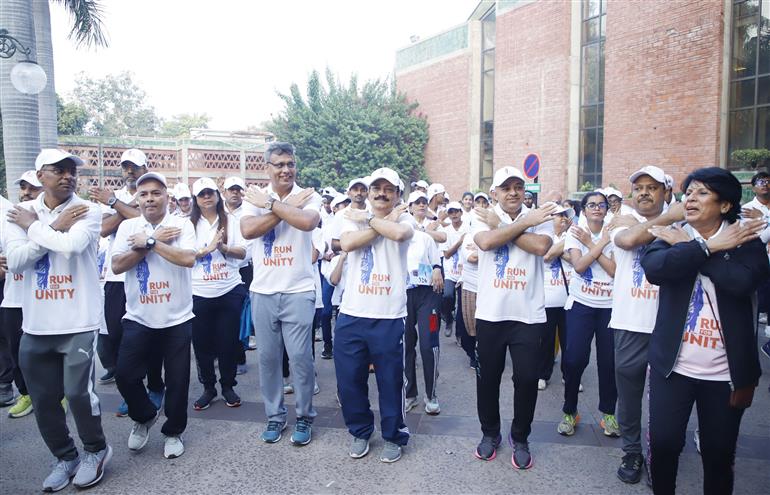 The Secretary, Ministry of Ports, Shipping and Waterways Shri T K Ramachandran participated in the ‘Run for Unity’ event organized on the occasion of Rashtriya Ekta Diwas to marking the birth anniversary of Sardar Vallabhbhai Patel at India Habitat Centre, in New Delhi on October 29, 2024.