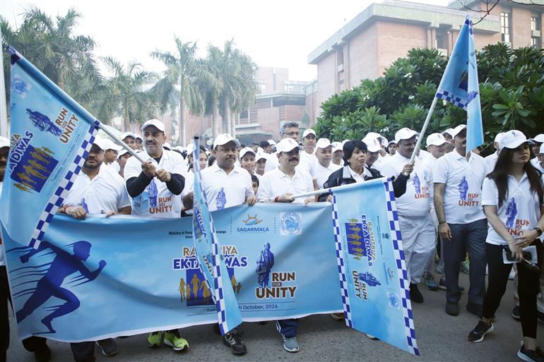The Secretary, Ministry of Ports, Shipping and Waterways Shri T K Ramachandran participated in the ‘Run for Unity’ event organized on the occasion of Rashtriya Ekta Diwas to marking the birth anniversary of Sardar Vallabhbhai Patel at India Habitat Centre, in New Delhi on October 29, 2024.