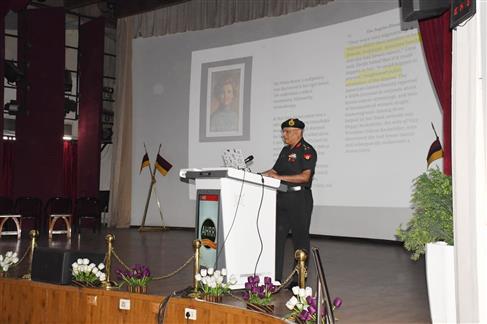 आर्मी हॉस्पिटल (आर एंड आर) ने 29 अक्टूबर, 2024 को नई दिल्ली में स्तन कैंसर से संबंधित जागरूकता कार्यक्रम का आयोजन किया।