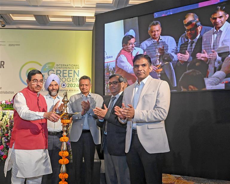 The Union Minister for Consumer Affairs, Food and Public Distribution & New and Renewable Energy, Shri Pralhad Joshi lighting the lamp at 2nd International Conference on Green Hydrogen 2024, in New Delhi on September 04, 2024.
