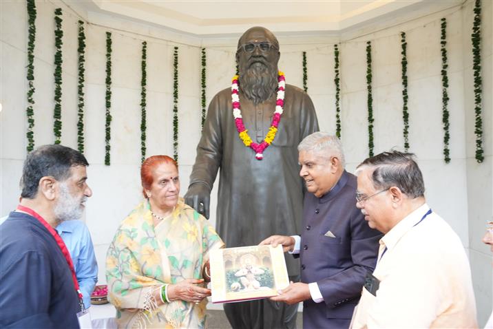The Vice President of India, Shri Jagdeep Dhankhar paid floral tributes to the statue of Nanaji Deshmukh at Deendayal Research Institute (Chitrakoot), in Madhya Pradesh on September 07, 2024.