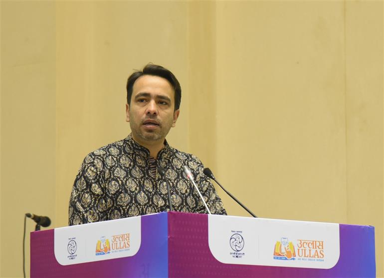 कौशल विकास और उद्यमिता एवं शिक्षा राज्य मंत्री (स्वतंत्र प्रभार) श्री जयंत चौधरी 08 सितंबर, 2024 को नई दिल्ली में अंतर्राष्ट्रीय साक्षरता दिवस के अवसर पर आयोजित समारोह को संबोधित करते हुए।