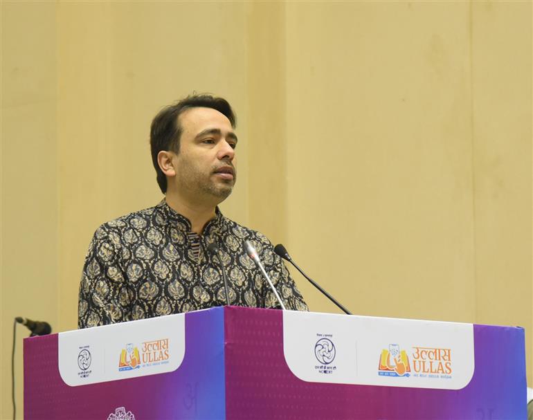 कौशल विकास और उद्यमिता एवं शिक्षा राज्य मंत्री (स्वतंत्र प्रभार) श्री जयंत चौधरी 08 सितंबर, 2024 को नई दिल्ली में अंतर्राष्ट्रीय साक्षरता दिवस के अवसर पर आयोजित समारोह को संबोधित करते हुए।