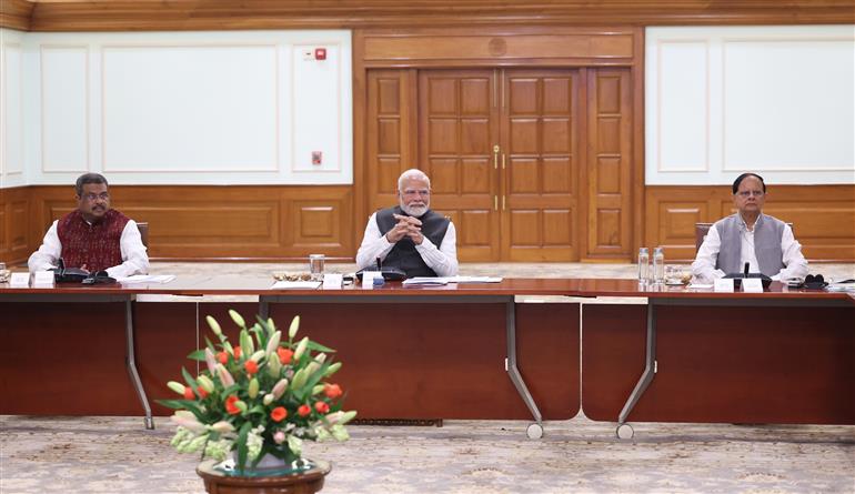 प्रधानमंत्री श्री नरेन्द्र मोदी 10 सितंबर, 2024 को नई दिल्ली में नवगठित अनुसंधान नेशनल रिसर्च फाउंडेशन (एएनआरएफ) की पहली आम बोर्ड बैठक की अध्यक्षता करते हुए।