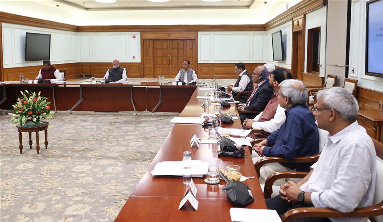 प्रधानमंत्री श्री नरेन्द्र मोदी 10 सितंबर, 2024 को नई दिल्ली में नवगठित अनुसंधान नेशनल रिसर्च फाउंडेशन (एएनआरएफ) की पहली आम बोर्ड बैठक की अध्यक्षता करते हुए।