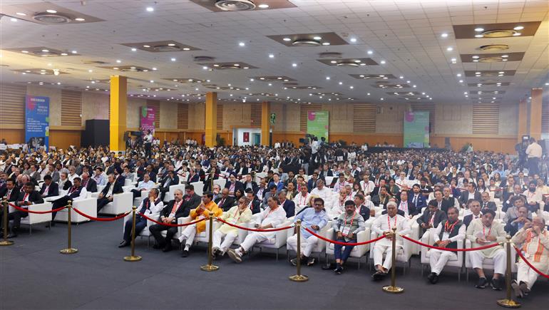 11 सितंबर, 2024 को उत्तर प्रदेश के ग्रेटर नोएडा स्थित इंडिया एक्सपो मार्ट में सेमीकॉन इंडिया 2024 के उद्घाटन के अवसर पर एकत्रित लोग। इस अवसर पर प्रधानमंत्री श्री नरेन्द्र मोदी संबोधित करते हुए।