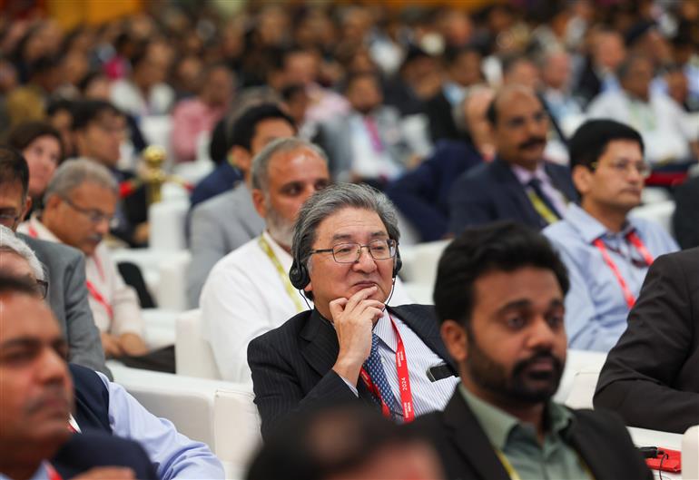 11 सितंबर, 2024 को उत्तर प्रदेश के ग्रेटर नोएडा स्थित इंडिया एक्सपो मार्ट में सेमीकॉन इंडिया 2024 के उद्घाटन के अवसर पर एकत्रित लोग। इस अवसर पर प्रधानमंत्री श्री नरेन्द्र मोदी संबोधित करते हुए।