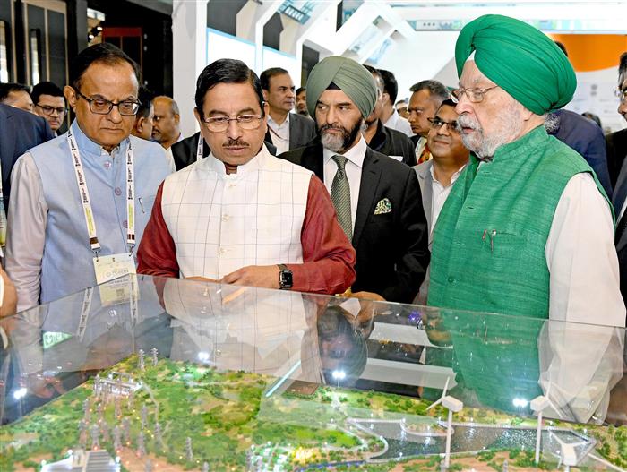 The Union Minister for Consumer Affairs, Food and Public Distribution & New and Renewable Energy, Shri Pralhad Joshi and the Union Minister for Petroleum and Natural Gas, Shri Hardeep Singh Puri visit an exhibition during the second edition of the International Conference on Green Hydrogen (ICGH-2024), in New Delhi on September 11, 2024.