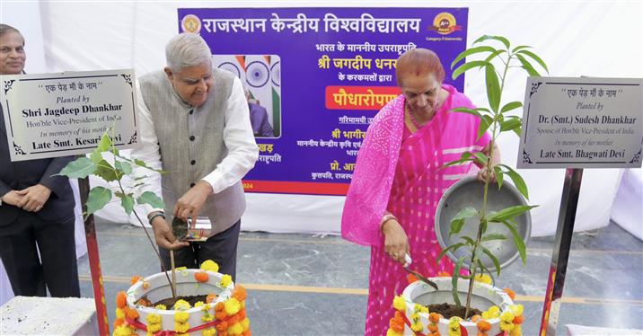 The Vice President, Shri Jagdeep Dhankhar and Dr. Sudesh Dhankhar planting saplings at the premises of the Central University of Rajasthan, in Ajmer on September 13, 2024.