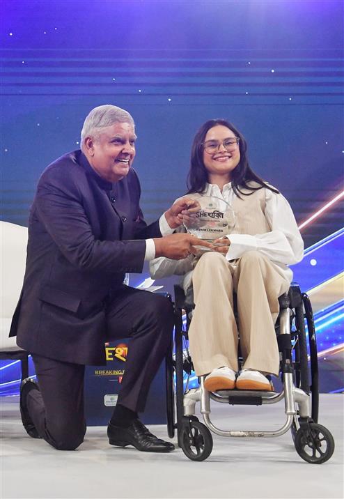 The Vice President of India, Shri Jagdeep Dhankhar felicitating Women Achievers, Ms. Avani Lekhara, Paralympian, Ms. Nouf Marwaai, President, Saudi Yoga Committee and Ms. Usha Uthup, Singer, at ‘News18 SheShakti 2024’ in New Delhi on September 16, 2024.