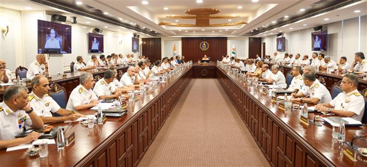 केंद्रीय रक्षा मंत्री श्री राजनाथ सिंह 19 सितंबर, 2024 को नई दिल्ली में नौसेना कमांडरों के सम्मेलन '24 के दूसरे संस्करण को संबोधित करते हुए।