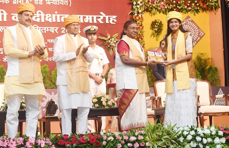 The President of India, Smt. Droupadi Murmu graced the 14th convocation of Devi Ahilya University at Indore, in Madhya Pradesh on September 19, 2024.