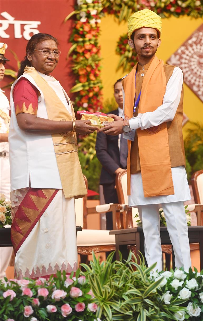 The President of India, Smt. Droupadi Murmu graced the 14th convocation of Devi Ahilya University at Indore, in Madhya Pradesh on September 19, 2024.